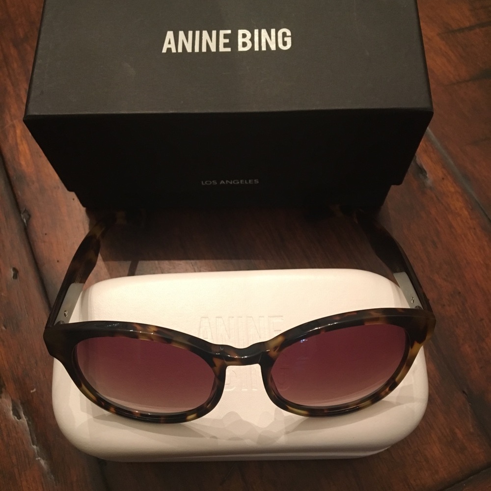 Anine Bing “Paris” sunglasses